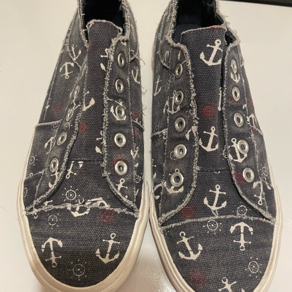 Corkys size 8 sneakers